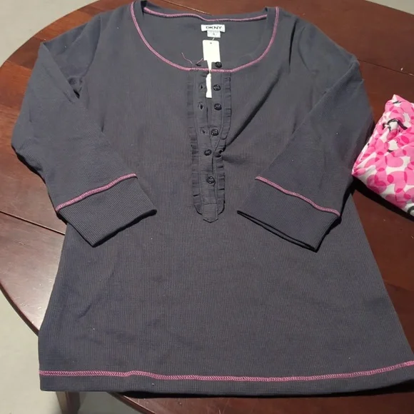 DKNY Pajama Set - Charcoal and Pink HeartsÚL - Picture 2 of 4